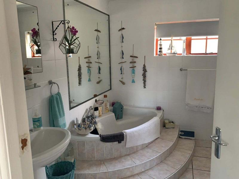 4 Bedroom Property for Sale in Fraaiuitsig Western Cape